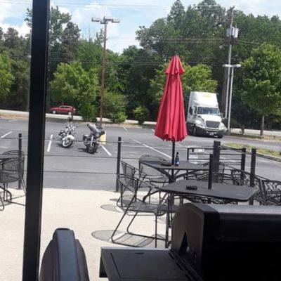 Easy Street Grub ‘n Pub Chester VA pet friendly restaurants